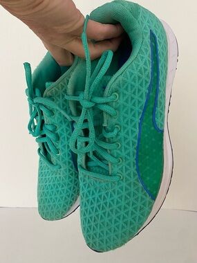 Puma Women’s Green Athletic Lace-Up Sneakers sz9 Europe 40